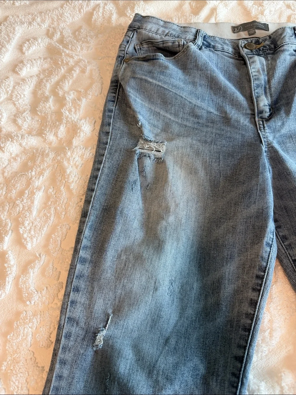 Wit & Wisdom Light Blue Distressed Capri Jeans. Elastic Waist. Size 14.